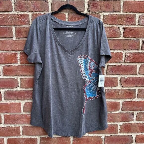 Torrid Women's Plus Classic Fit V-Neck Gray Butterfly Tee 4X NWT - Picture 1 of 4